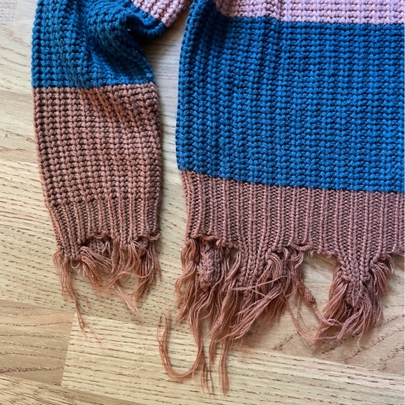 Love Tree over-sized knit fringe cropped sweater - Picture 3 of 4